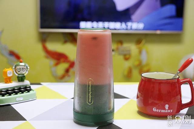 無線充電，40秒冰爽一夏 摩飛榨汁杯深度體驗